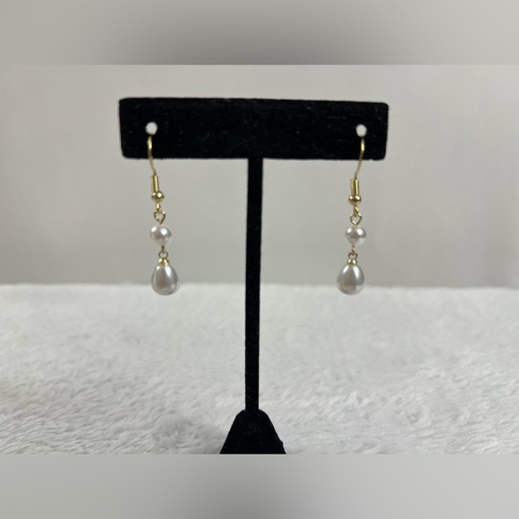 Elegant Pearl Drop Earrings - Picture 3 of 11